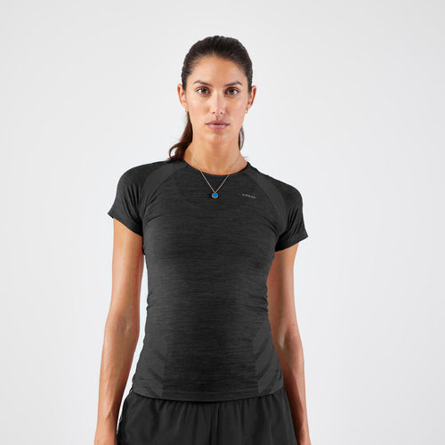 





Playera Running Trail slim sin costuras mujer KIPRUN Run 500 Confort slim negro