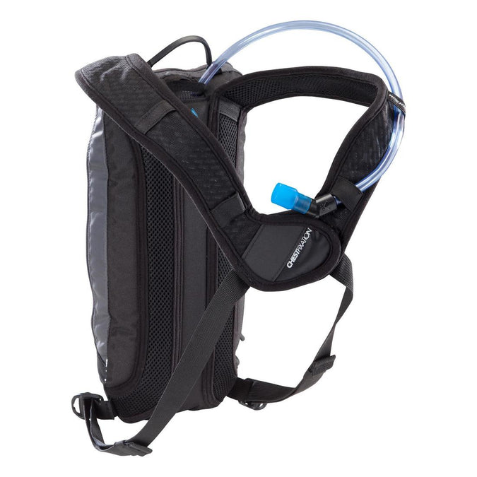 Oferta - Decathlon, mochila hidratación 10 L con bolsa de 1L en azul o  negro